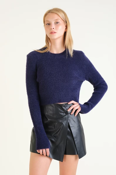 Kadın Sıfır Yaka Tüylü Crop Kazak Lacivert