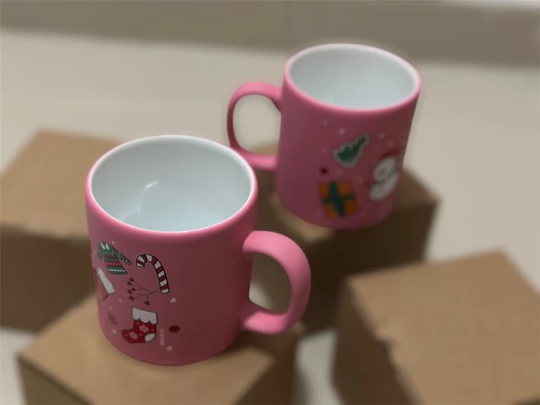 Den Tasarım Hediyelik-Pembe Kardan Adamlı Yeni Yıl Figürlü Seramik Kupa/Bardak - 3