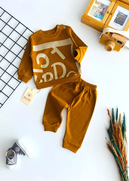 Neşeli Bebekler Harf Baskılı Yakadan Düğmeli Mevsmlik Takım Hardal ürün görseli