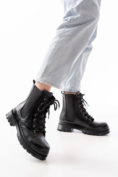 Siyah Düz Topuklu Bağcıklı Lastikli Günlük Kadın KADIN BOT - 2