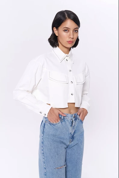 Sırt Düğmeli Nakışlı Crop Gömlek Ekru ürün görseli