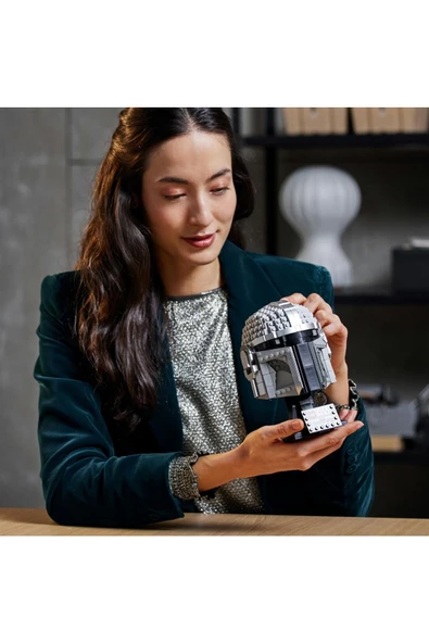 ® Star Wars™ Mandalorian™ Kaskı 75328 - Yetişkinler için Koleksiyonluk Yapım Seti (584 Parça) - 6