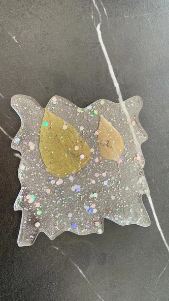 Şeffaf Epoksi İçinde Glitter ve Kurutulmuş Yaprak Süslü Dalgalı Kare Şekil Bardak Altlığı El Yapımı - 4