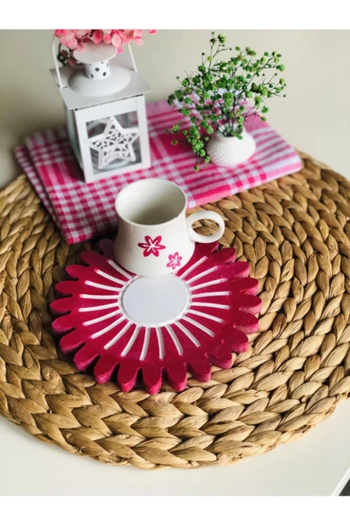 Pembe Papatya Sunumluk Ve Kahve Fincanı