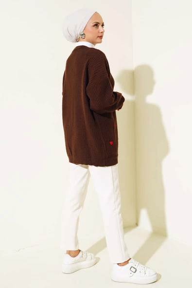 Kalp Nakışlı Triko Hırka Kahve - Resim 3