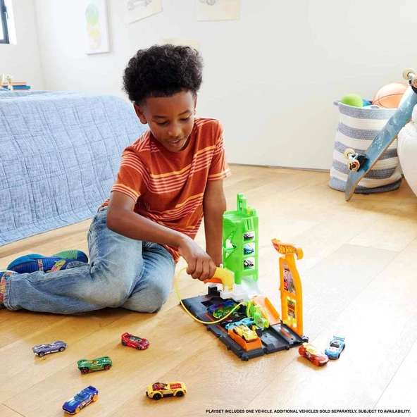 Hot Wheels Elektrikli Araç Şarj İstasyonu Oyun Seti HTN79 - Resim 4