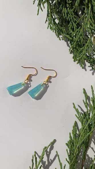 Parlak Mint Yeşili Renkli Gold Aksesuarlı Piramit Şekil Epoksi Küpe El Yapımı Hediyelik - 5