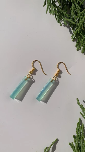 Parlak Mint Yeşili Renkli Gold Aksesuarlı Çubuk Şekil Epoksi Küpe El Yapımı Hediyelik - Resim 5