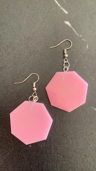 Parlak Pembe Renkli Yedigen Şekilli Gümüş Aksesuarlı Epoksi Küpe El Yapımı Hediyelik - Resim 6