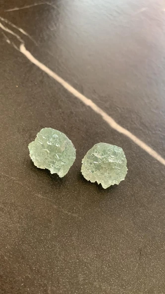 Parlak Su Yeşili Mint Renkli Kristal Şekil Gümüş Aksesuarlı Epoksi Küpe El Yapımı Hediyelik - Resim 2