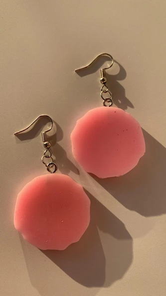 Parlak Pembe Renkli Gezegen Şekilli Gümüş Aksesuarlı Epoksi Küpe El Yapımı Hediyelik - Resim 5