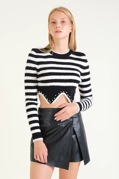 Kadın Çizgili Taş Baskılı Crop Tüylü Kazak Siyah