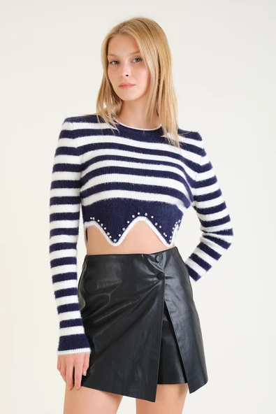 Kadın Çizgili Taş Baskılı Crop Tüylü Kazak Lacivert
