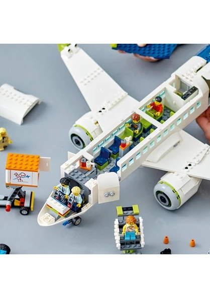 LEGO City Yolcu Uçağı 60367 # 7 Yaş ve Üzeri Çocuklar ve Uçak Meraklıları için Yaratıcı Oyuncak Yapım Seti (930 Parça) - Resim 7