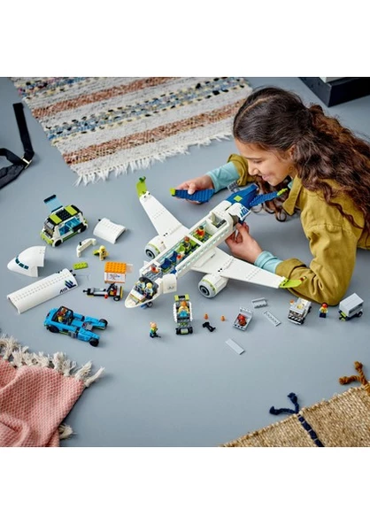 LEGO City Yolcu Uçağı 60367 # 7 Yaş ve Üzeri Çocuklar ve Uçak Meraklıları için Yaratıcı Oyuncak Yapım Seti (930 Parça) - Resim 9