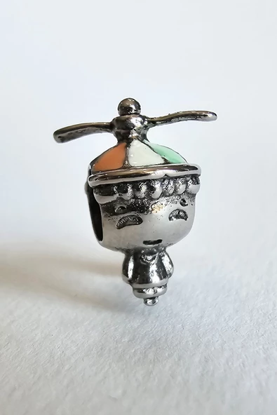 ÇELİK CHARM PERVANE ŞAPKALI ÇOCUK