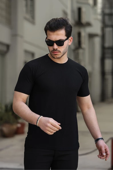 Delik Desenli Bisiklet Yaka Erkek Tişört Siyah - 2