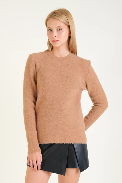 Kadın Sıfır Yaka Tüylü Triko Kazak Camel - 2