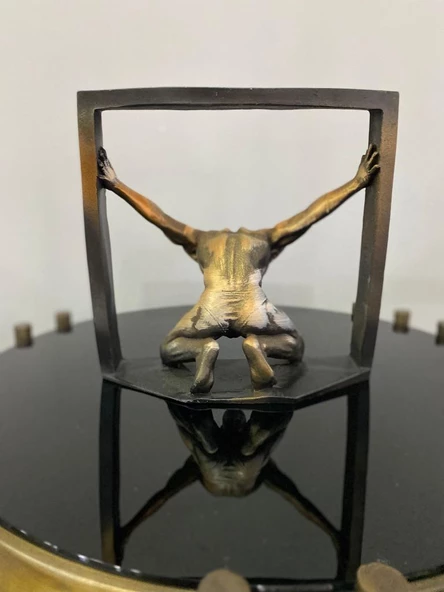 Tutsak Adam heykeli Soyut Düşünce Tuzağı Tasarım Heykel ( aşırı düşünen heykel mücadele figürü biblo ) - 3