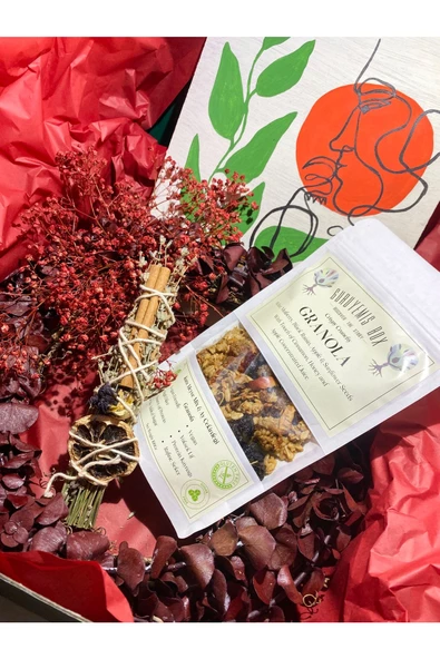 GURUYEMİŞ BOX Sevgililer Günü Doğum Günü Özel Mutluluk Hediye Kutusu Set6 Çelenk, Meyveli Granola,tablo, Tütsü - 4