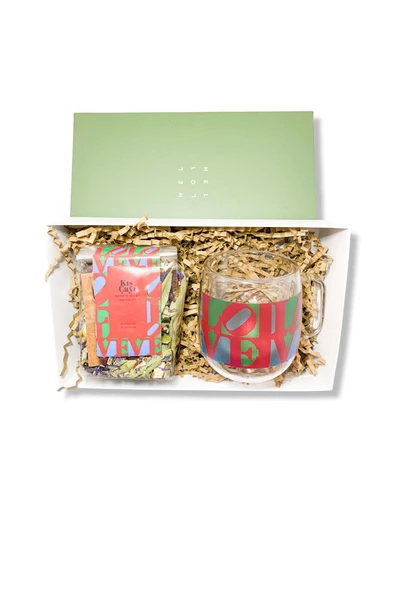 GURUYEMİŞ BOX Robert Indıana Theme Pop Art Çay Sever Paketi- Bitki Çayı- Çift Camlı Büyük Kupa Hediye Kutusu - 4