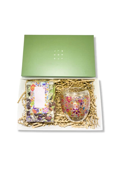 GURUYEMİŞ BOX Takashı Murakamı Theme Pop Art Çay Sever Paketi- Kış Çayı-çift Camlı Kupa Bardak Hediye Kutusu - 3