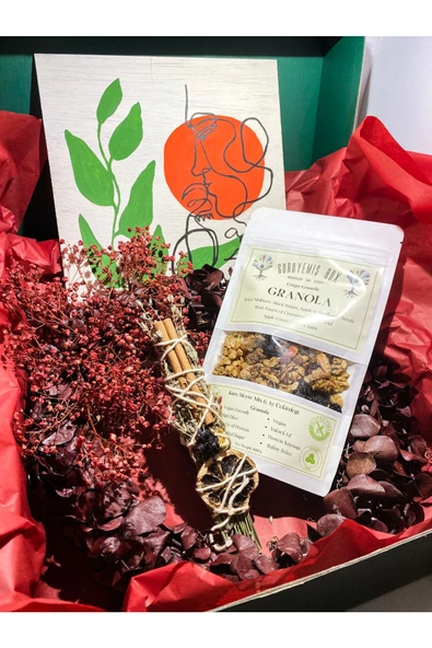 GURUYEMİŞ BOX Sevgililer Günü Doğum Günü Özel Mutluluk Hediye Kutusu Set6 Çelenk, Meyveli Granola,tablo, Tütsü - 3