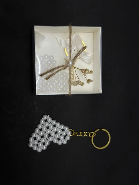 Hediyelik Kalpli İnci Anahtarlık Kutuda Süslü  Adet - 2