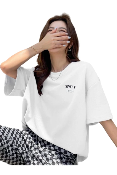 Unisex Beyaz Sweet Baskılı Oversize Tshirt