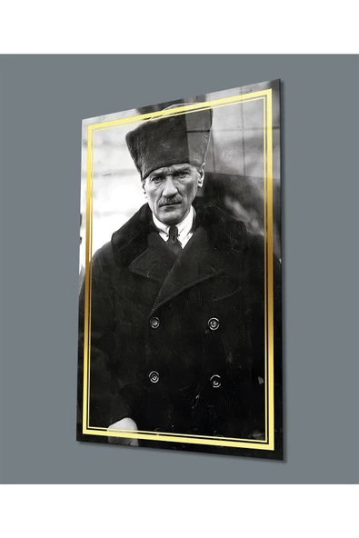 AlpiLeo Gold Şerit Siyah Beyaz Pardesülü Atatürk Portresi Alp Özel Cam Tablo ürün görseli 1