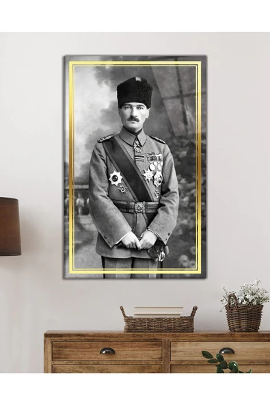 AlpiLeo Gold Şerit Siyah Beyaz Atatürk Üniformalı Alp Özel Cam Tablo - Resim 2