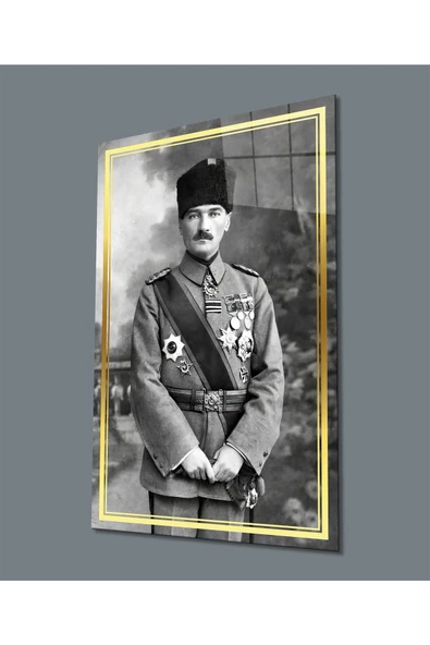 AlpiLeo Gold Şerit Siyah Beyaz Atatürk Üniformalı Alp Özel Cam Tablo ürün görseli 1