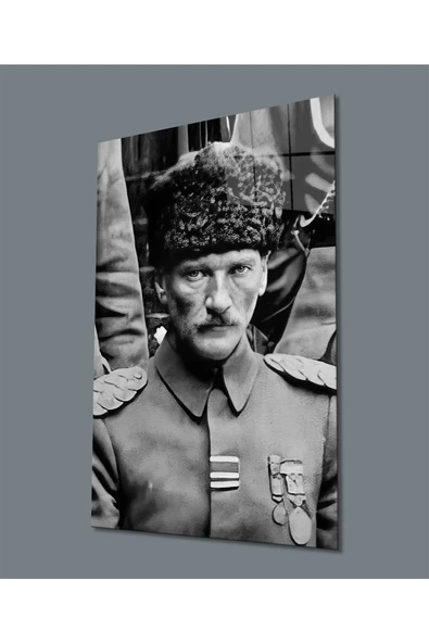 AlpiLeo Siyah Beyaz Üniformalı Atatürk Alp Özel Cam Tablo ürün görseli 1