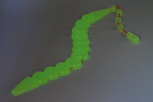 Sistemli Fosforlu Toz Kehribar Balık Tesbih - Resim 4