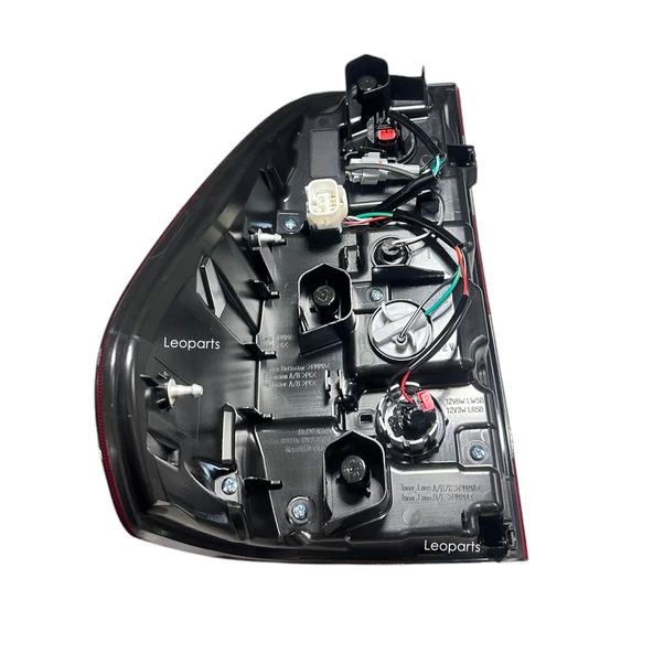 LEOPARTS Toyota Hilux Revo Rocco Stop Lambası Sağ (Ledli) 2021-2024 81560-0K430 - 2