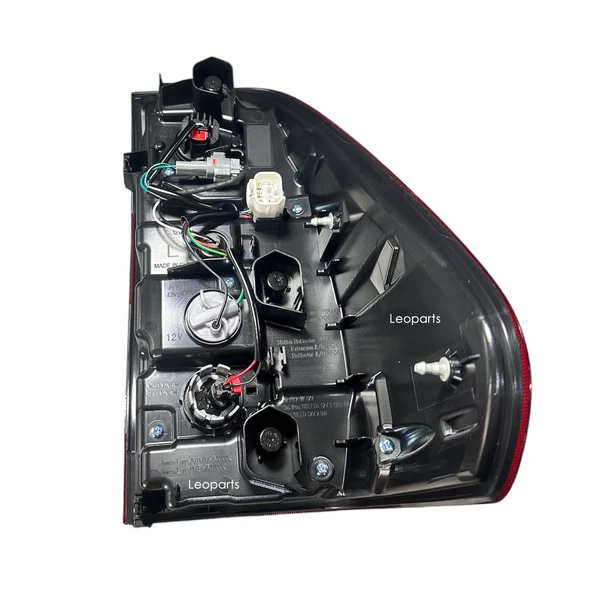 LEOPARTS Toyota Hilux Revo Rocco Stop Lambası Sol (Ledli) 2021-2024 81550-0K430 - 2