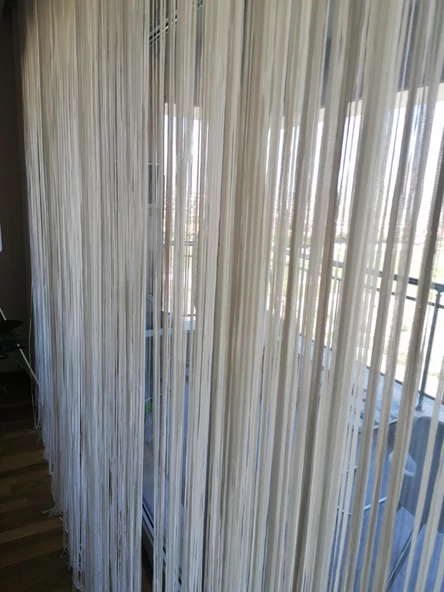 İP MODEL KIRIK BEYAZ RENK İP PERDE 180 Cm En 280 cm Boy  2 mm şeritler halinde hazır ip perde - Resim 3