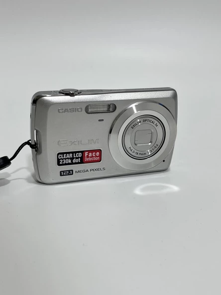 Casio Exilim EX-Z35 12.1Mp Kompakt Dijital Fotoğraf Makinesi 2.El