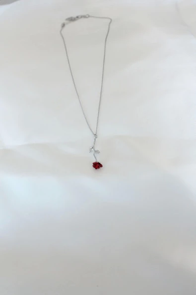 Gümüş Kaplama Kırmızı Gül Figürlü Kadın Kolye - Resim 2