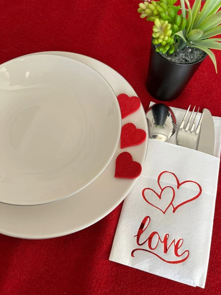 Kırmızı Yaldızlı Beyaz Cepli Aır Touch Kalpli Love Yazılı Peçete 12 Adet 40x40 - 2