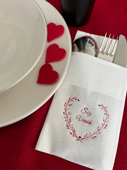 Kırmızı Yaldızlı Beyaz Söz Verdik Kalp Çelenk Cepli Peçete 12 lı 40x40 - Resim 2