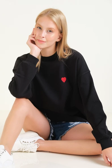 Kadın Kalp Nakışlı 3 İp Şardonlu Oversize Sweatshirt Siyah - 2