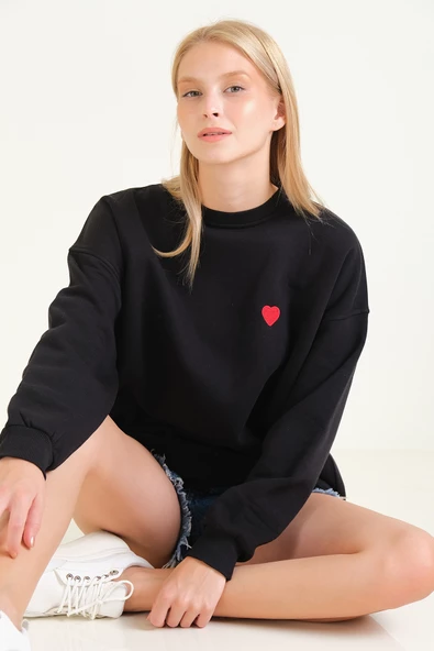 Kadın Kalp Nakışlı 3 İp Şardonlu Oversize Sweatshirt Siyah