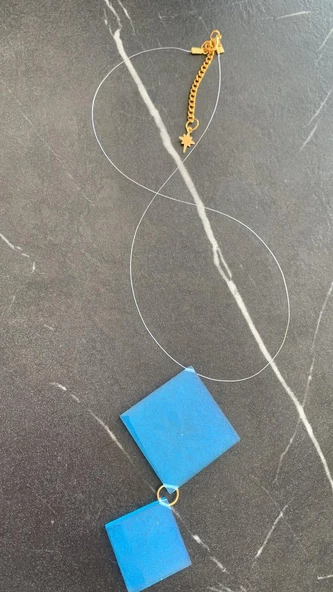 Turkuaz Mavi Renkli 2'li Büyük Kare Kombin Misinalı Gold Aksesuarlı Ucu Kristal Epoksi Kolye - 4