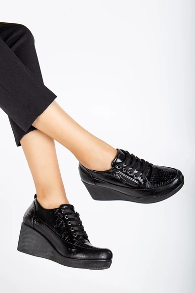 Kadın Dolgu Topuklu Ayakkabı Siyah Rugan Fermuarlı Bağcıklı - Resim 2