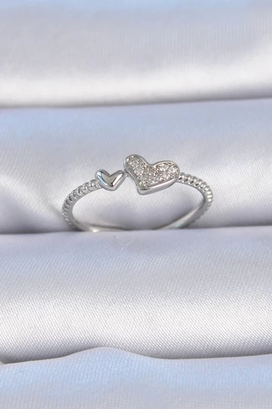 Pirinç Gümüş Renk Zirkon Taşlı Kalp Model Kadın Yüzük ürün görseli 1