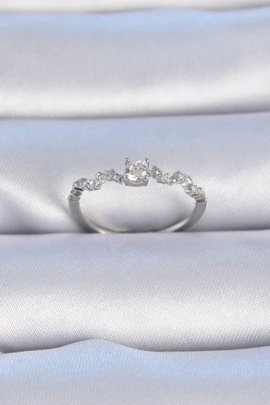 Pirinç Gümüş Renk Zirkon Taşlı Tek Taş Model Kadın Yüzük ürün görseli 1