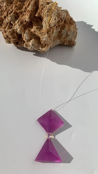 Parlak Mor Renkli 2'li Prizma Kare Üçgen Kombin Misinalı Ucu Kristal Gold Aksesuarlı Epoksi Kolye - 5