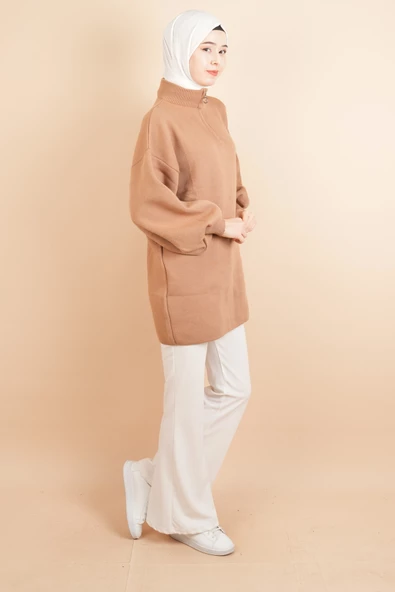 Balon Kol Düz Basic Hakim Yaka Fermuarlı Tunik Kazak Bej - 3