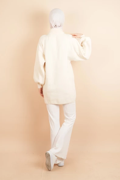 Balon Kol Düz Basic Hakim Yaka Fermuarlı Tunik Kazak Krem - 4